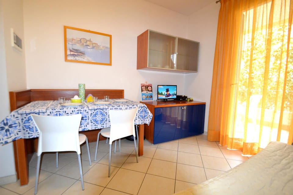 TV and multimedia, Dining area