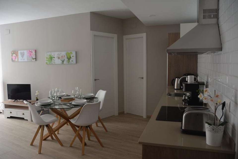 TV and multimedia, Kitchen or kitchenette, Dining area