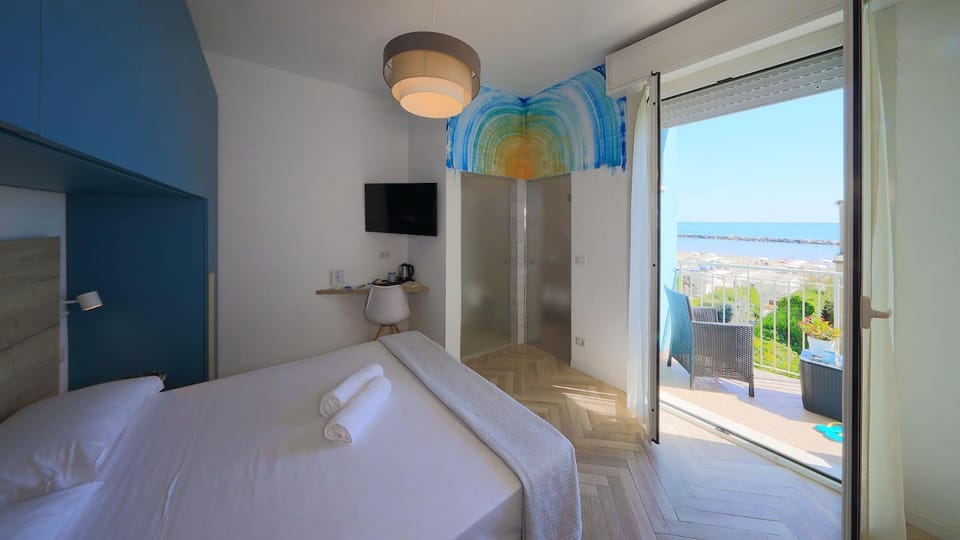 Bed, Photo of the whole room, Sea view