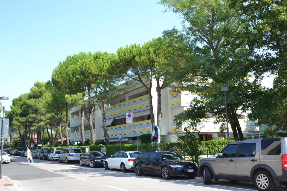 Property building, Facade/entrance, Neighbourhood