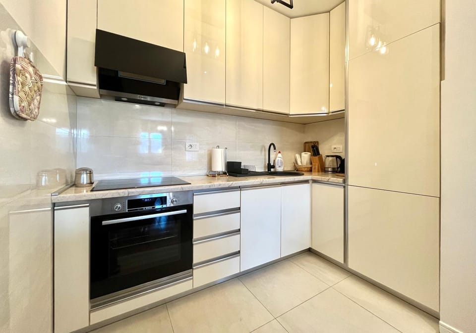 Coffee/tea facilities, Kitchen or kitchenette, dishwasher, oven, stove