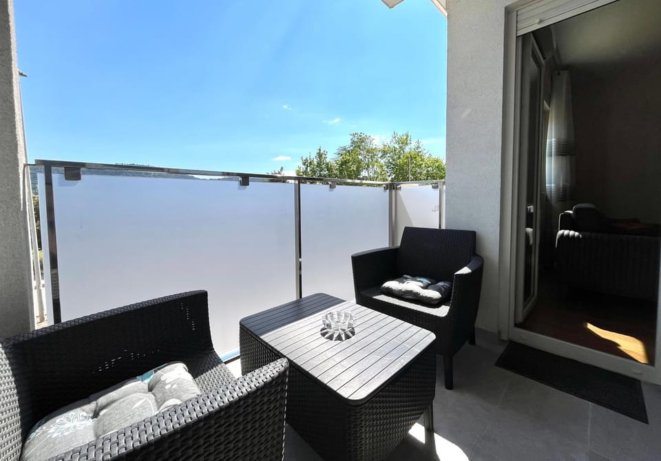 Patio, Day, Natural landscape, View (from property/room), Balcony/Terrace, Seating area