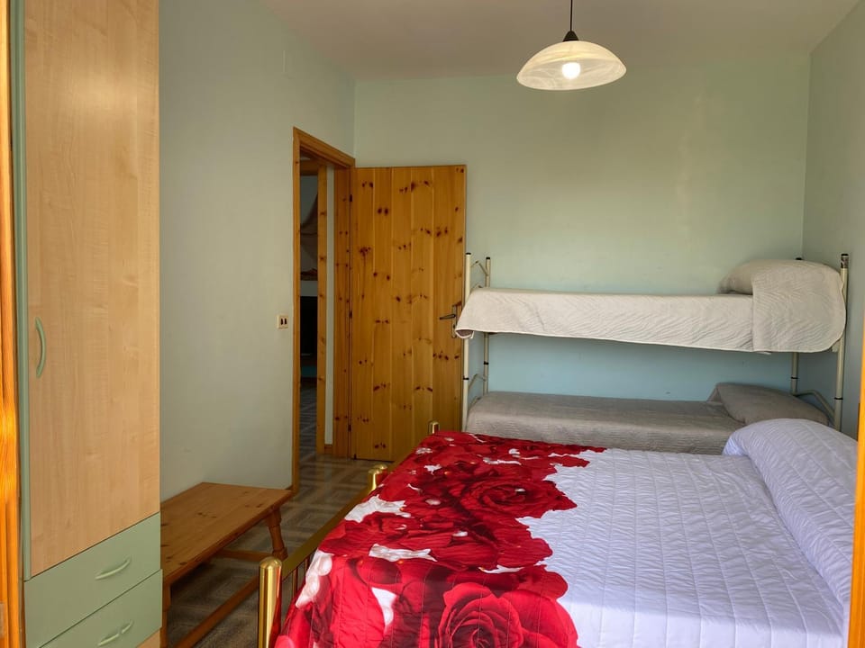 Bed, Bedroom, bunk bed