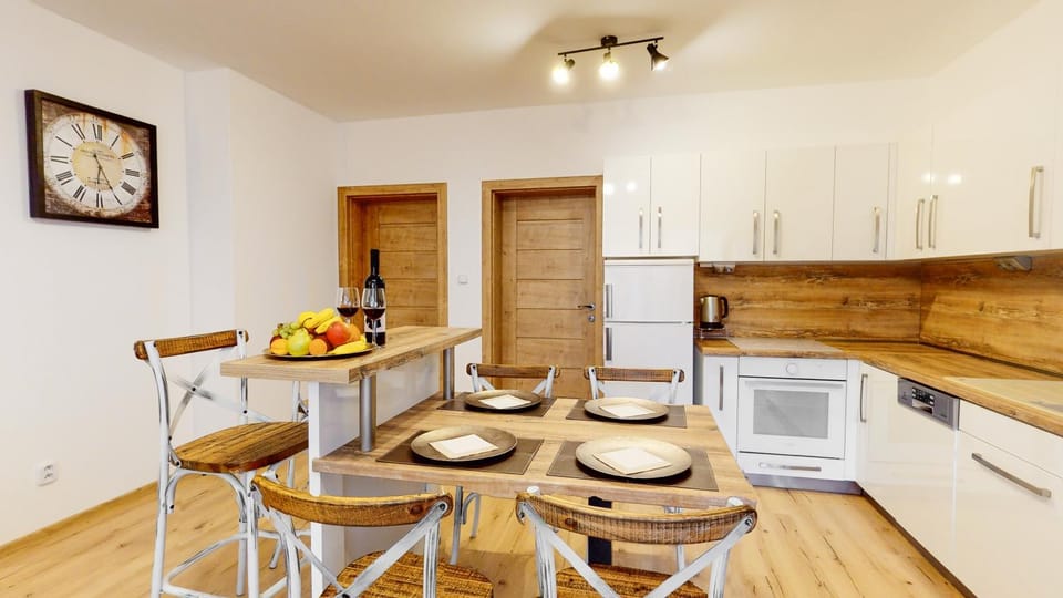 Kitchen or kitchenette, Dining area, dishwasher, pet friendly, stove