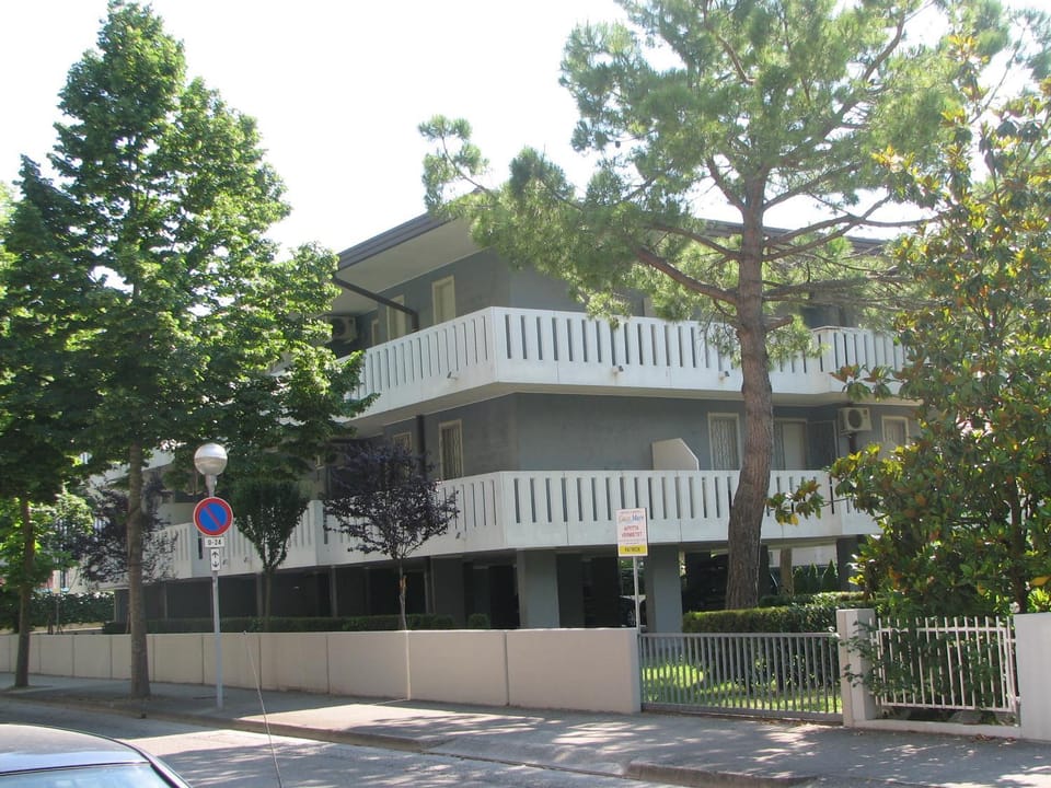 Property building, Facade/entrance, Neighbourhood, Parking