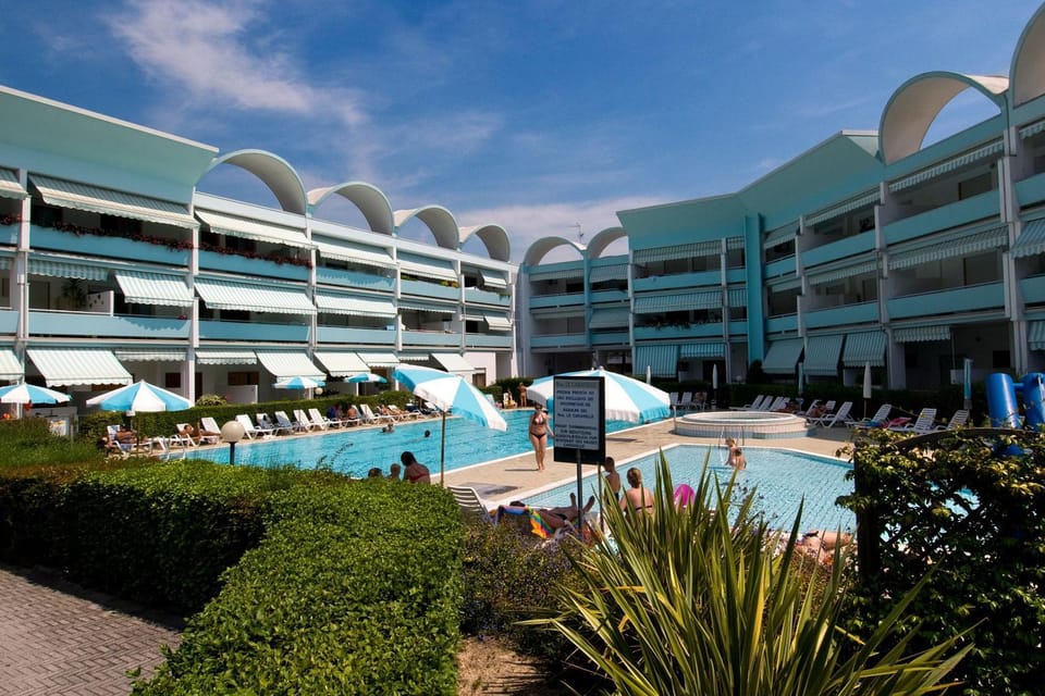 Facade/entrance, Swimming pool