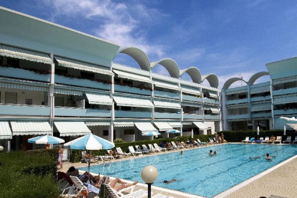 Facade/entrance, Swimming pool