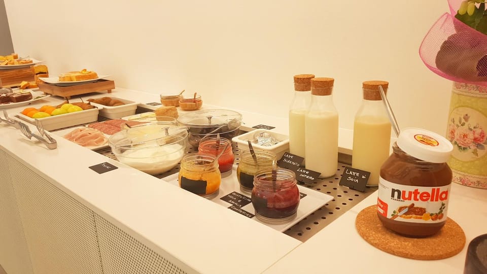 Food and drinks, Food, Breakfast, Continental breakfast, Buffet breakfast, Drinks