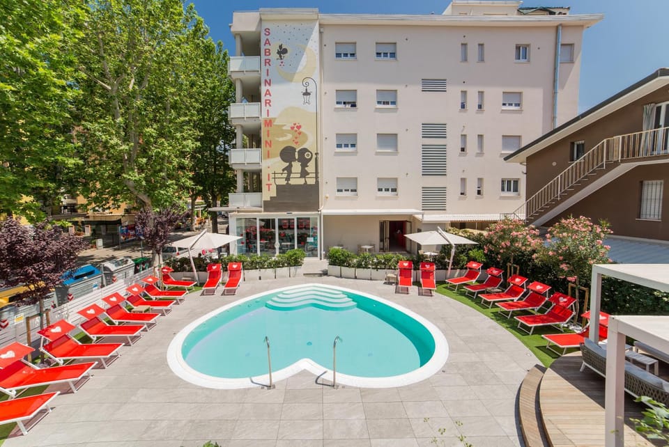 Property building, Garden, Pool view, Swimming pool, sunbed