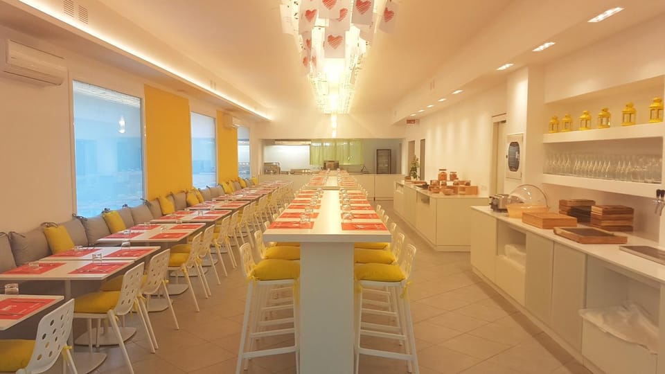Restaurant/places to eat, Kitchen or kitchenette, Food and drinks, Food, Buffet breakfast
