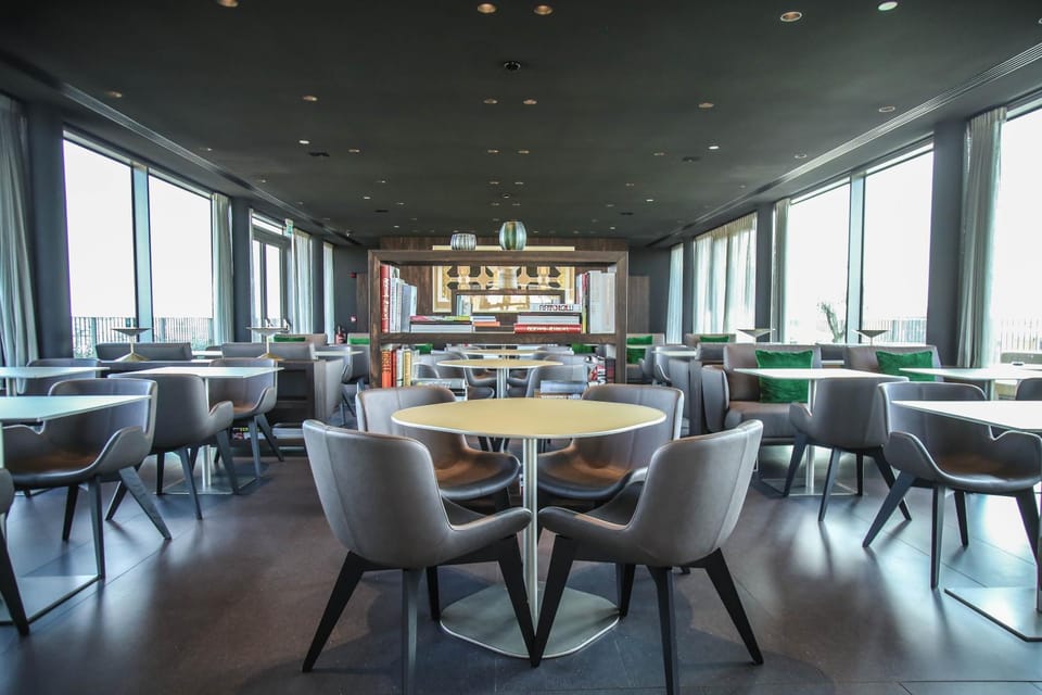 Restaurant/places to eat, Balcony/Terrace