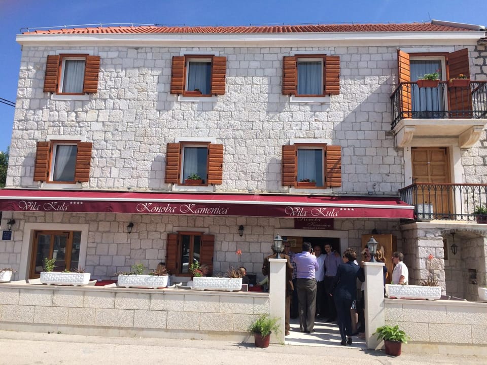Facade/entrance