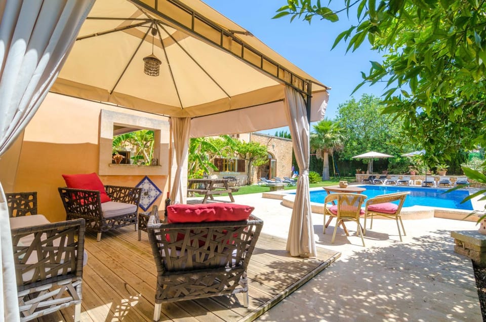 Garden, Seating area, Swimming pool