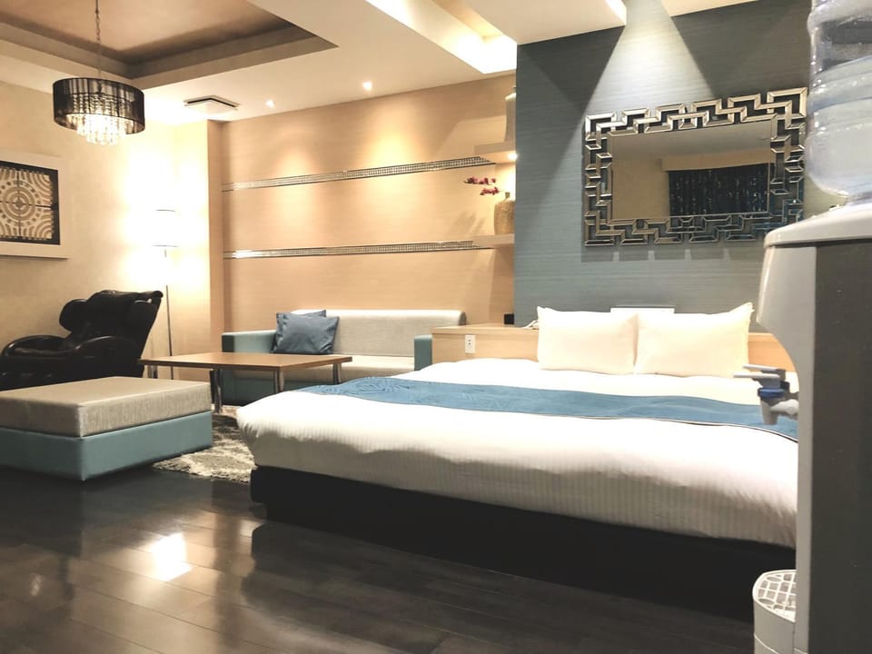 Bed, Living room