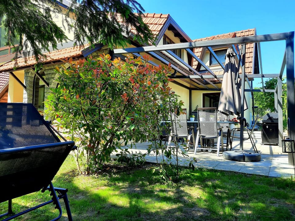 Patio, BBQ facilities