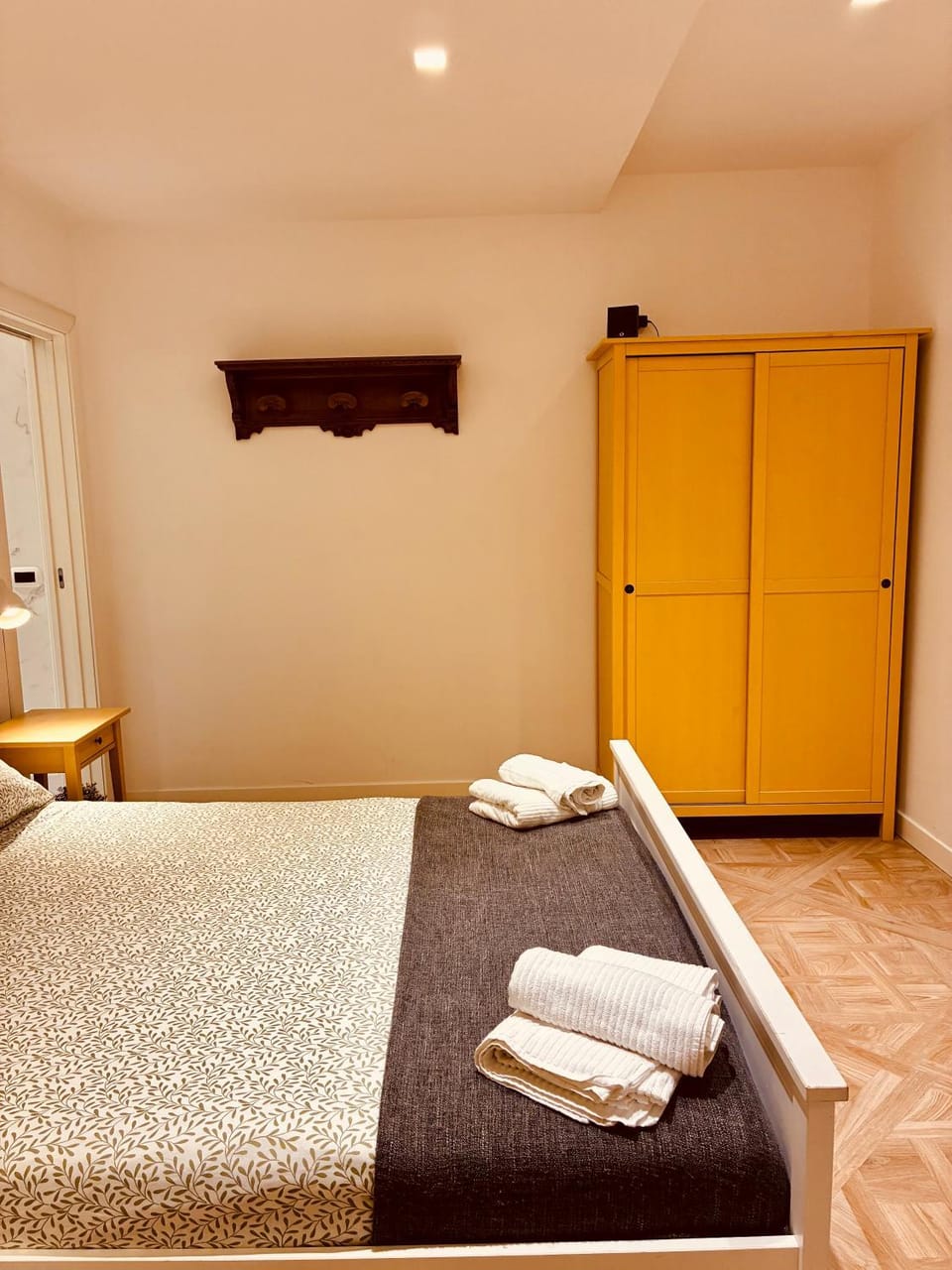 Bed, Photo of the whole room, Bedroom, wardrobe