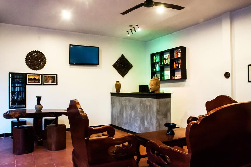 Staff, Lobby or reception, Lounge or bar