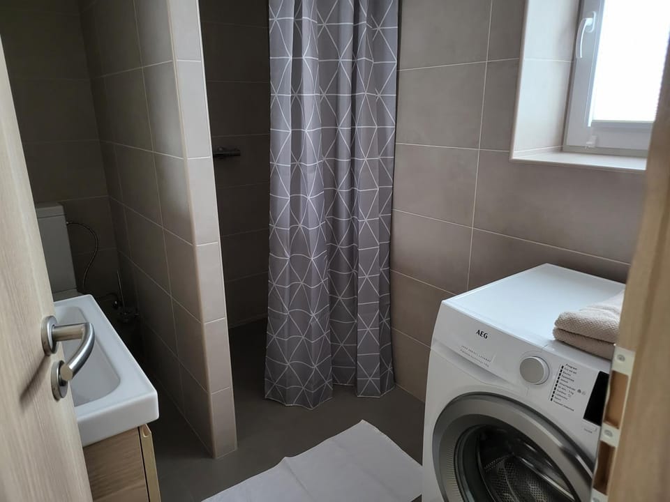 Bathroom, towels