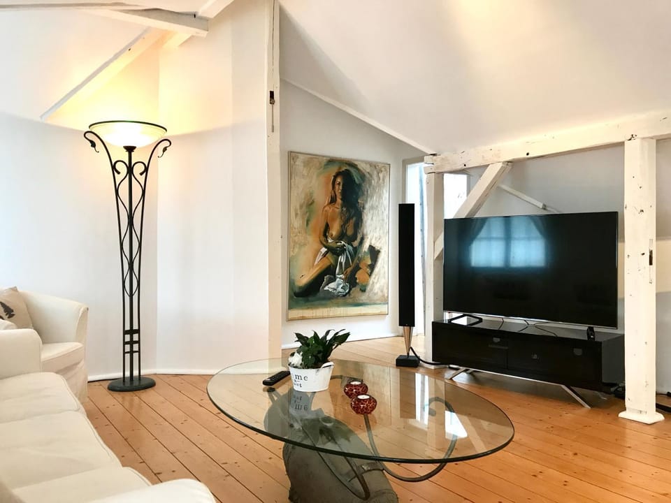 Living room, Photo of the whole room