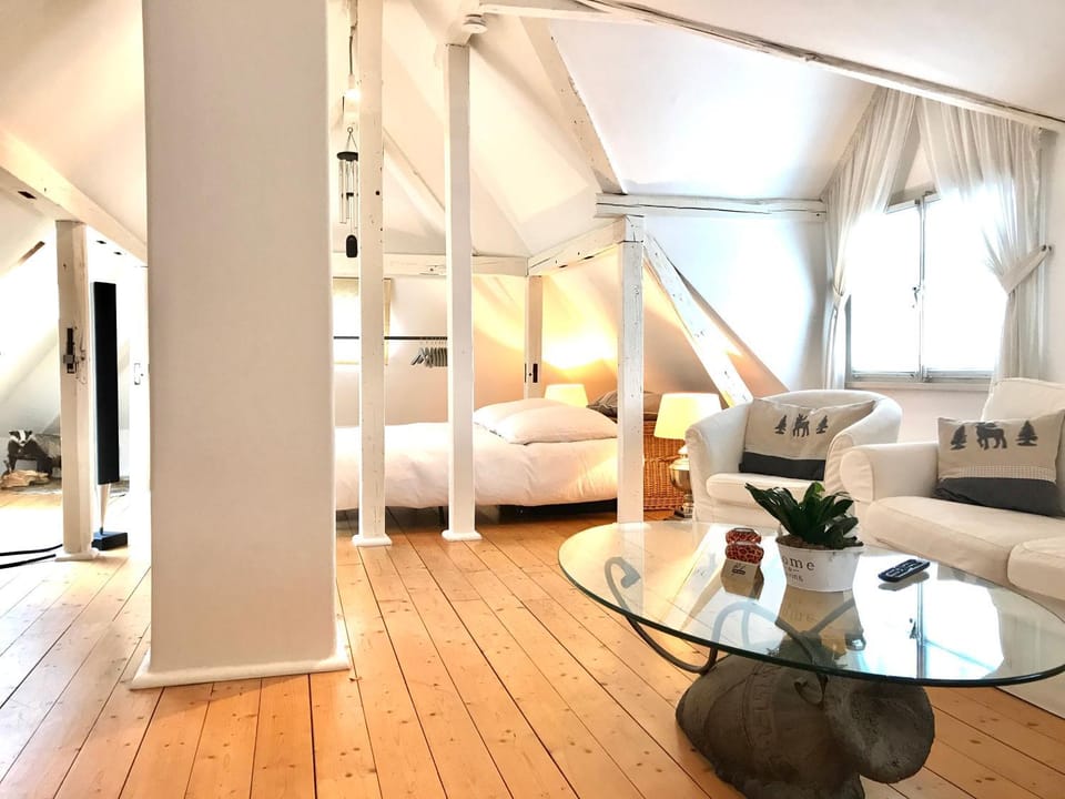 TV and multimedia, Living room, Bedroom