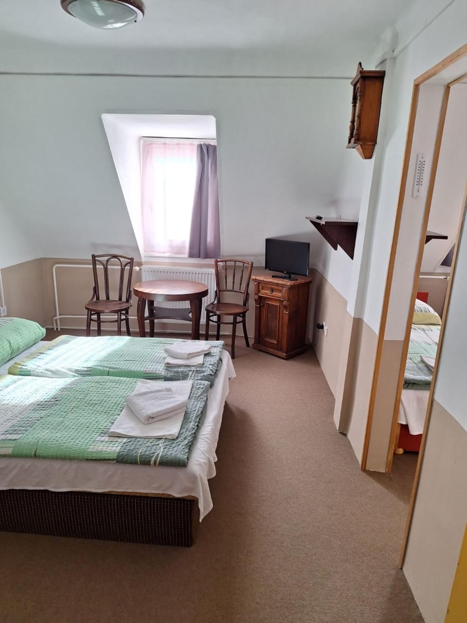 Bed, Photo of the whole room, Bedroom, towels