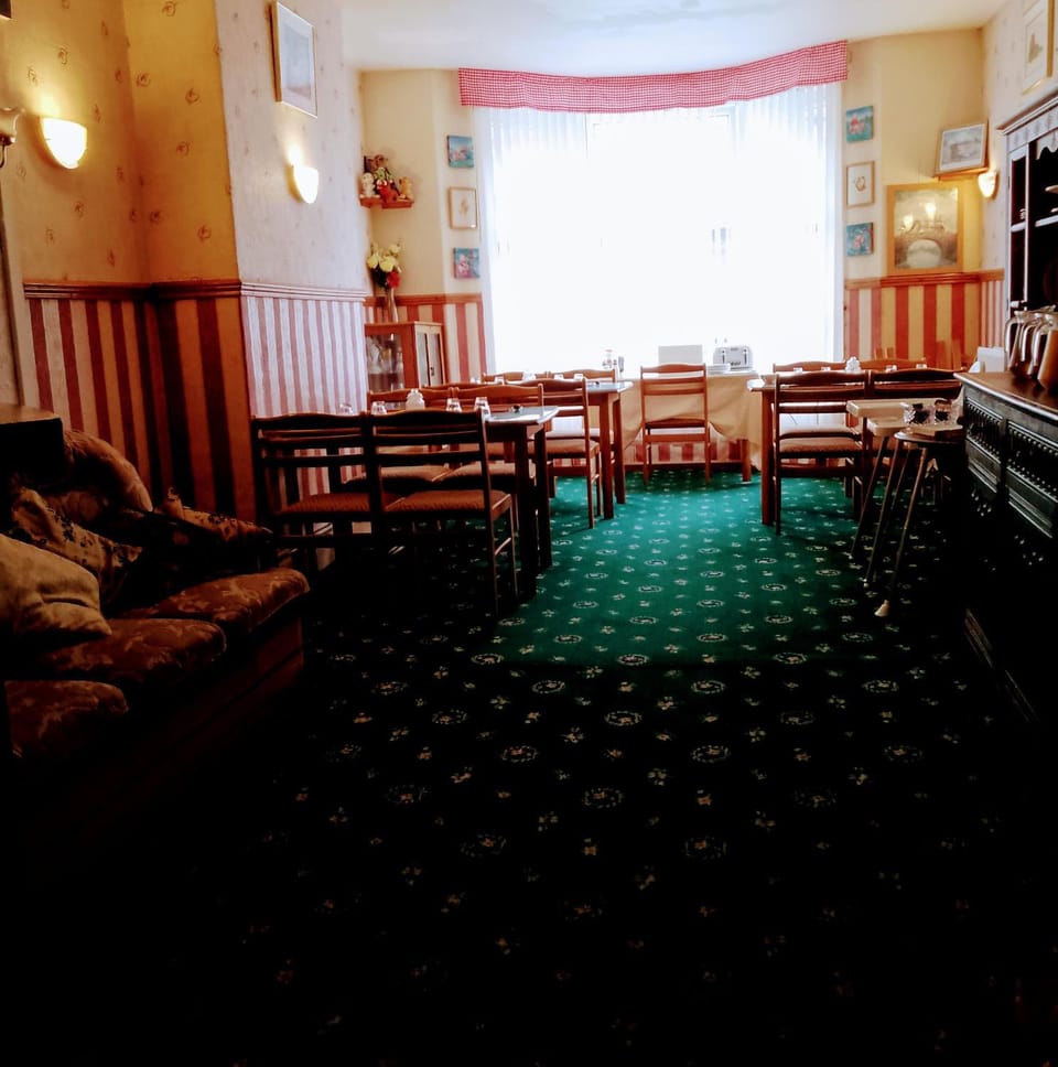 Meland (Families ONLY B&B) Bed and Breakfast in Blackpool