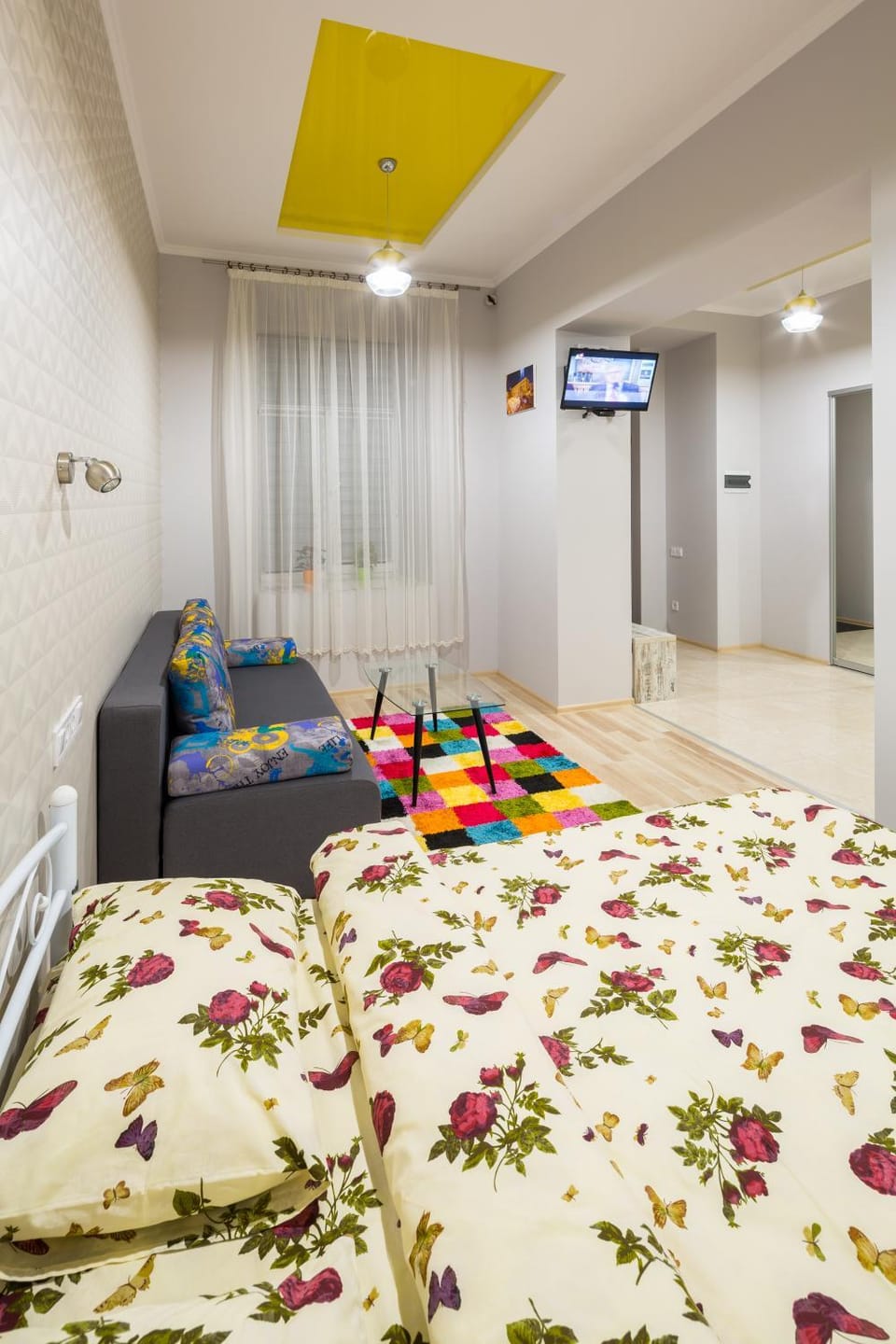 Bed, TV and multimedia, Living room, Seating area