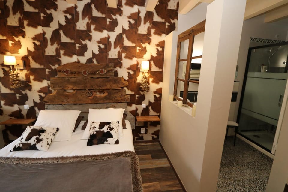 Shower, Bedroom