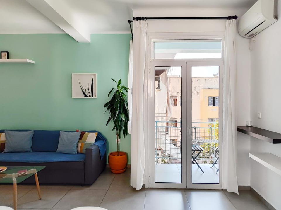 Living room, Seating area, air conditioner
