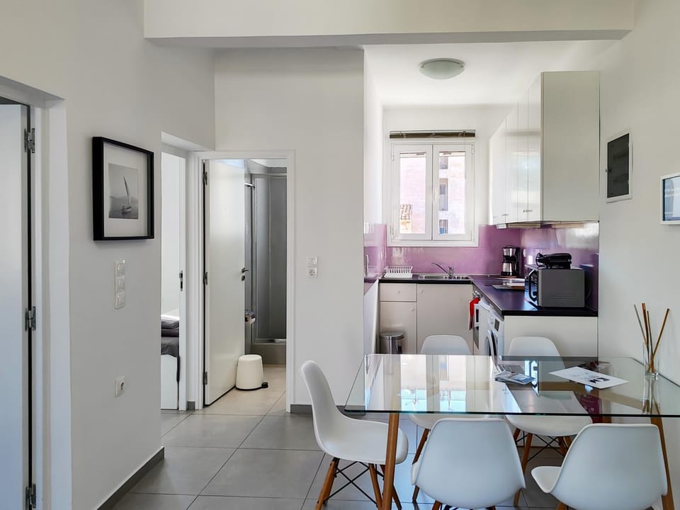 Kitchen or kitchenette, Dining area, kitchen