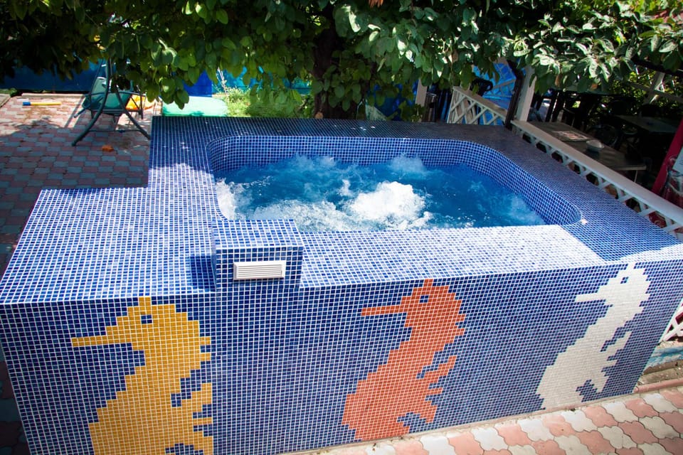 Hot Tub, Massage