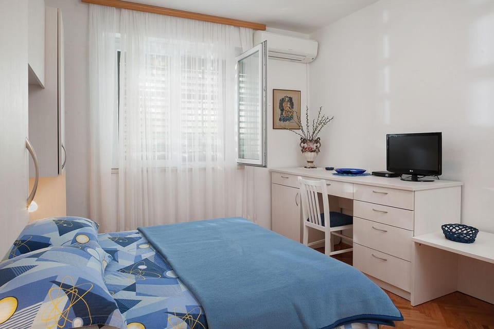 TV and multimedia, Bedroom, air conditioner