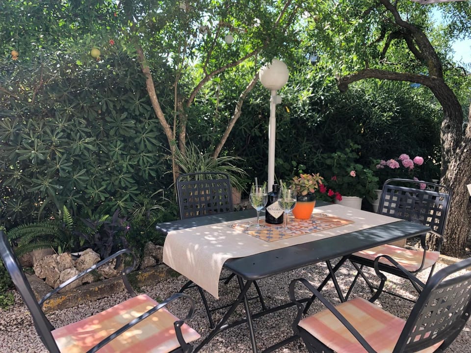 Garden, Seating area, Dining area, Garden view, Area and facilities