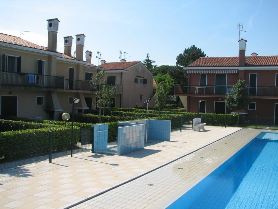 Facade/entrance, Swimming pool