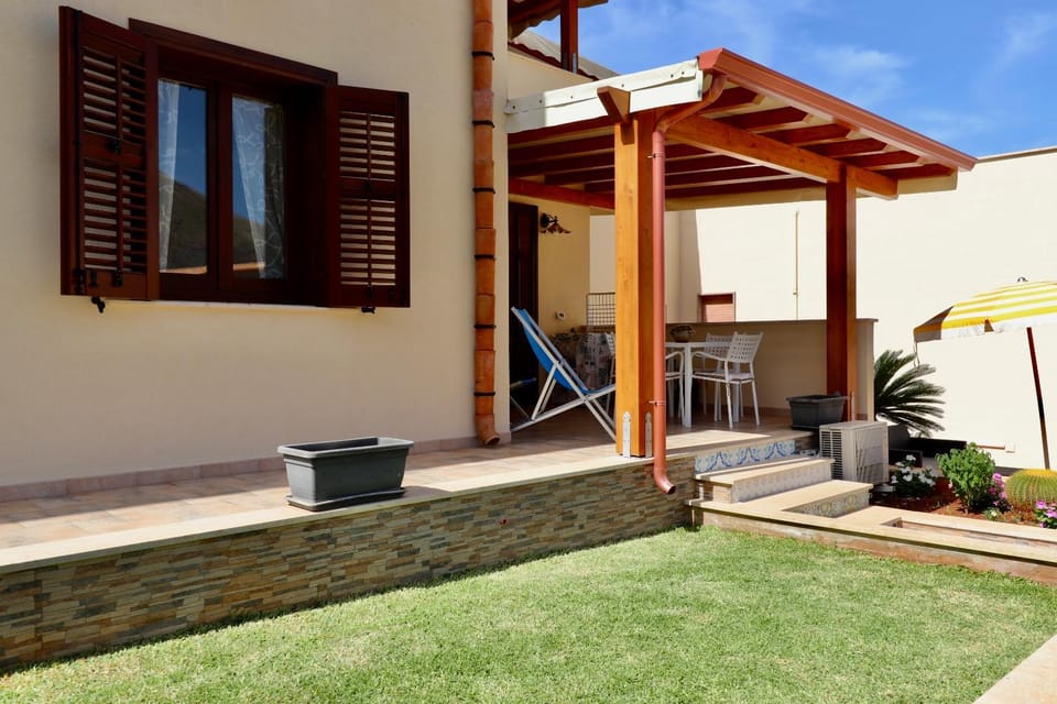 Facade/entrance, Garden