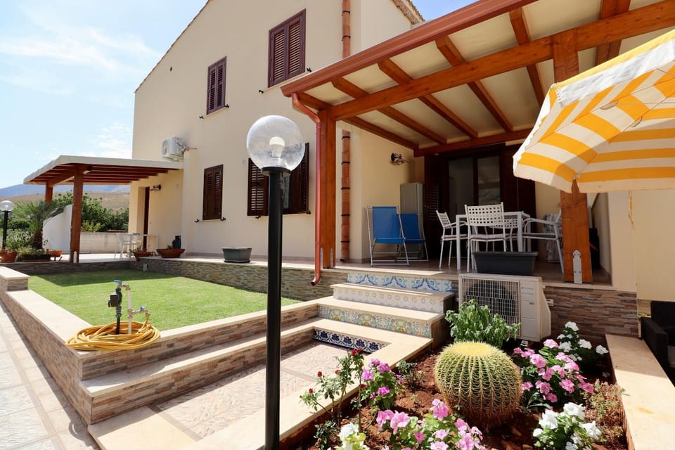 Facade/entrance, Garden