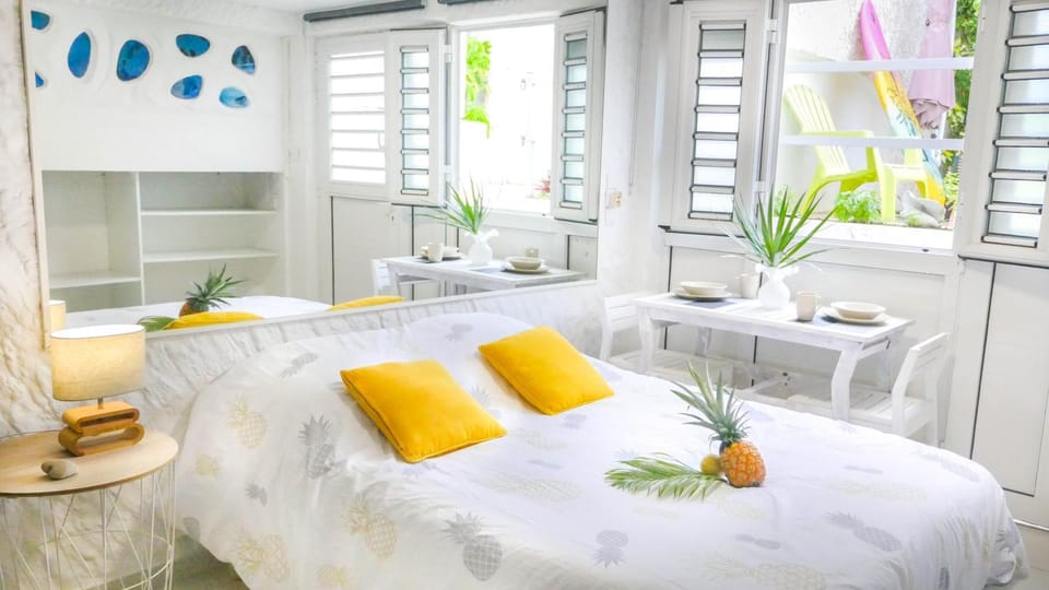 Bed, Photo of the whole room, Decorative detail