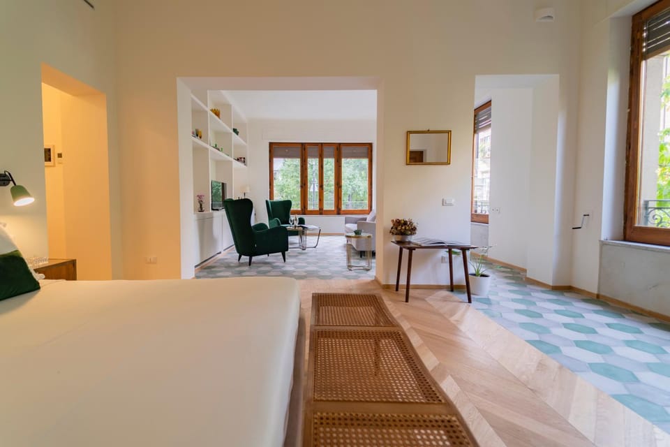 Photo of the whole room, Bedroom