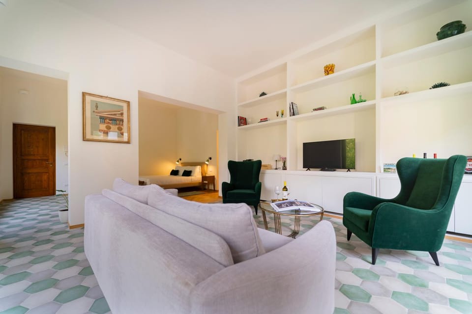 Living room, Seating area