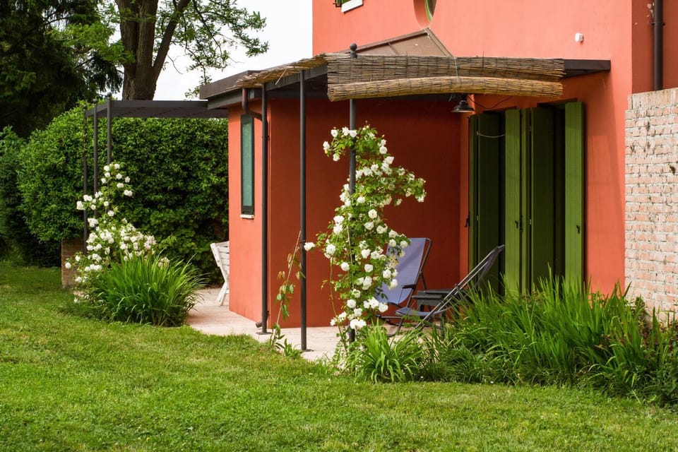 Property building, Patio, Spring, Day, Garden
