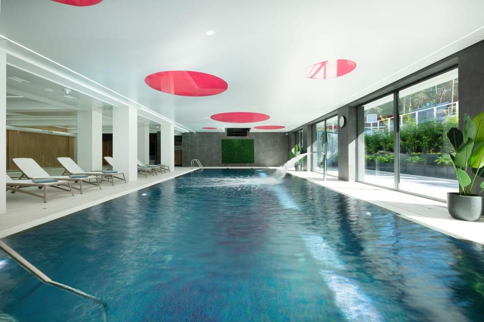 Swimming pool, sunbed