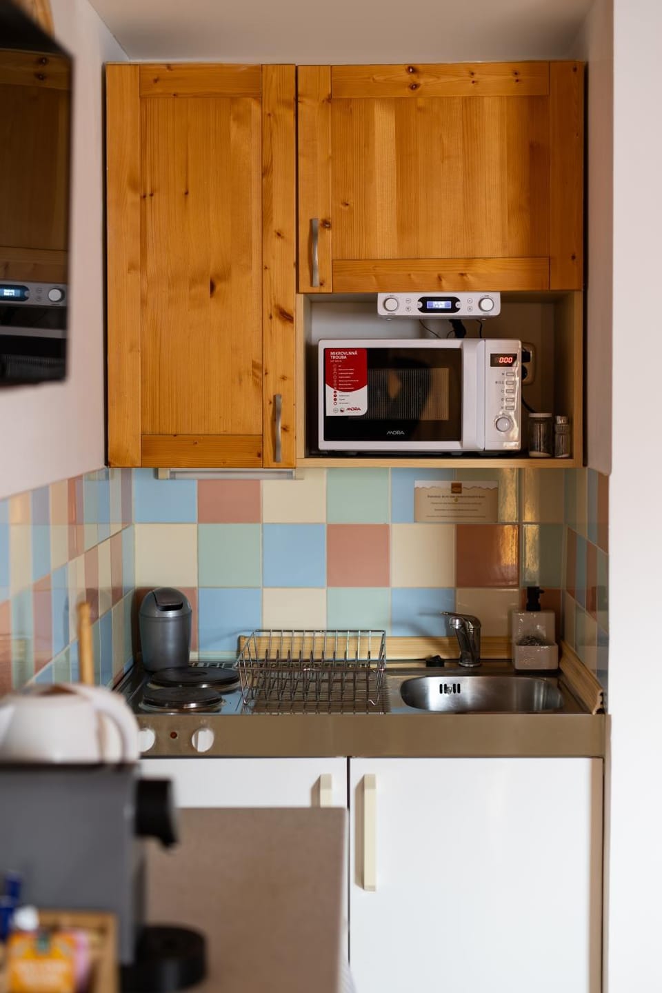 Coffee/tea facilities, Kitchen or kitchenette, stove, toaster