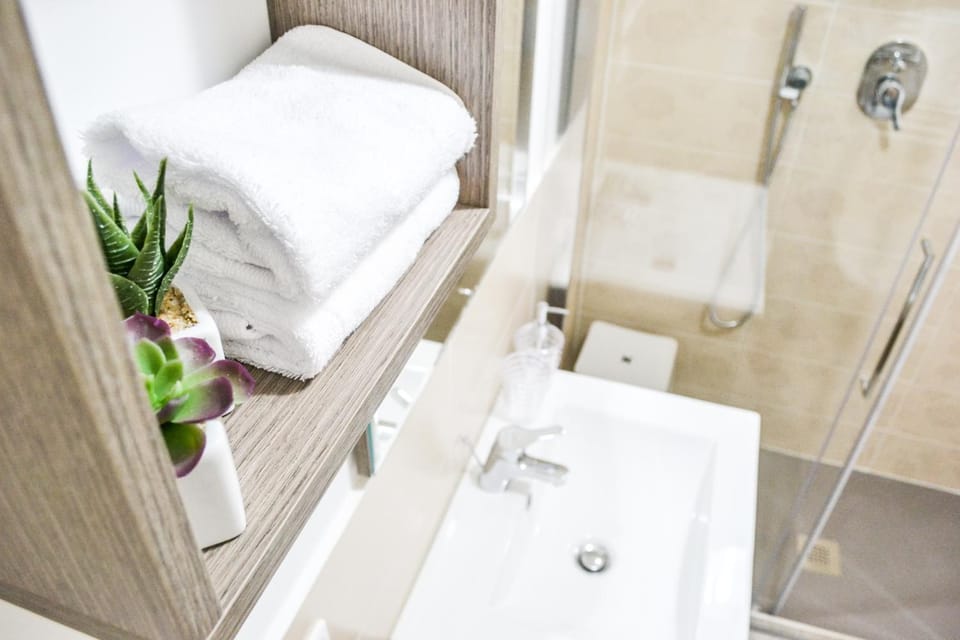 Bathroom, Decorative detail