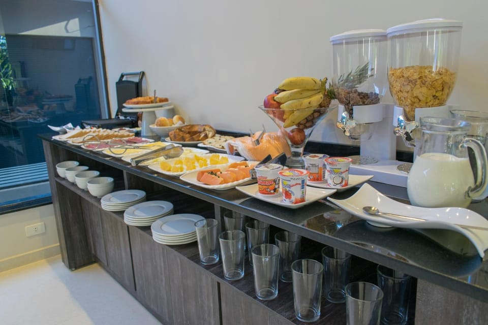 Restaurant/places to eat, Breakfast, Buffet breakfast, American breakfast