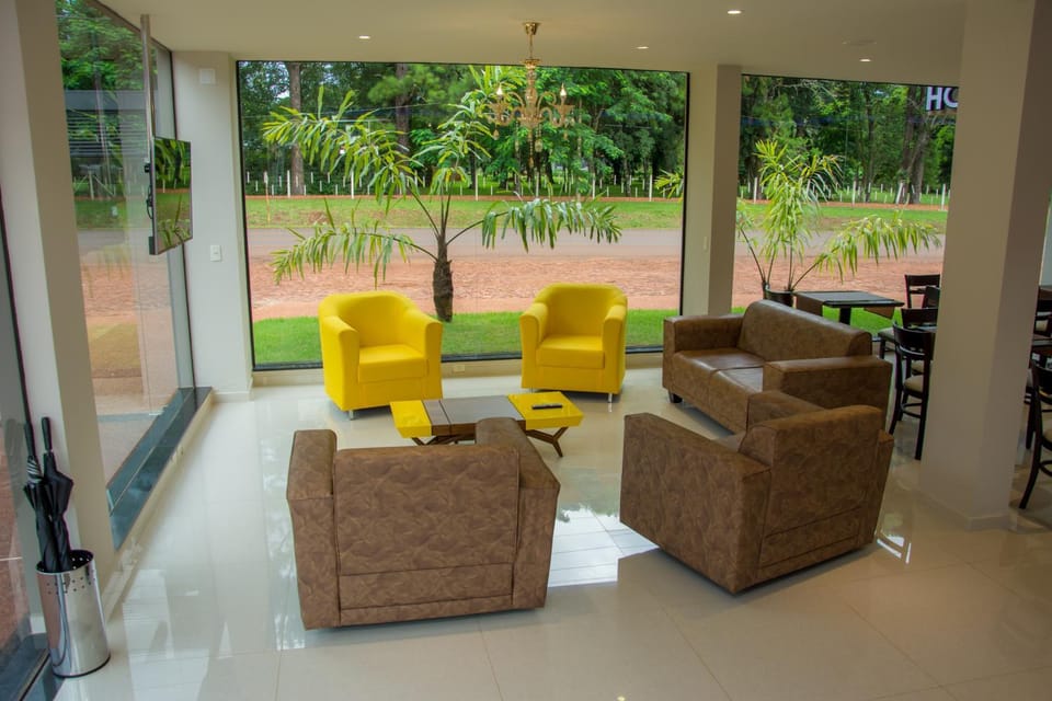 Communal lounge/ TV room, Living room, Seating area, Garden view