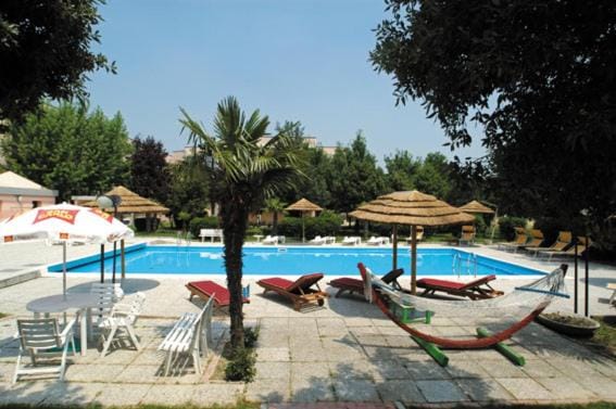 Swimming pool, Swimming pool