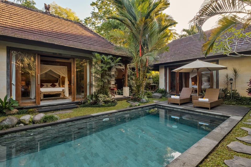 Property building, Patio, Bedroom, Garden view, Swimming pool, sunbed