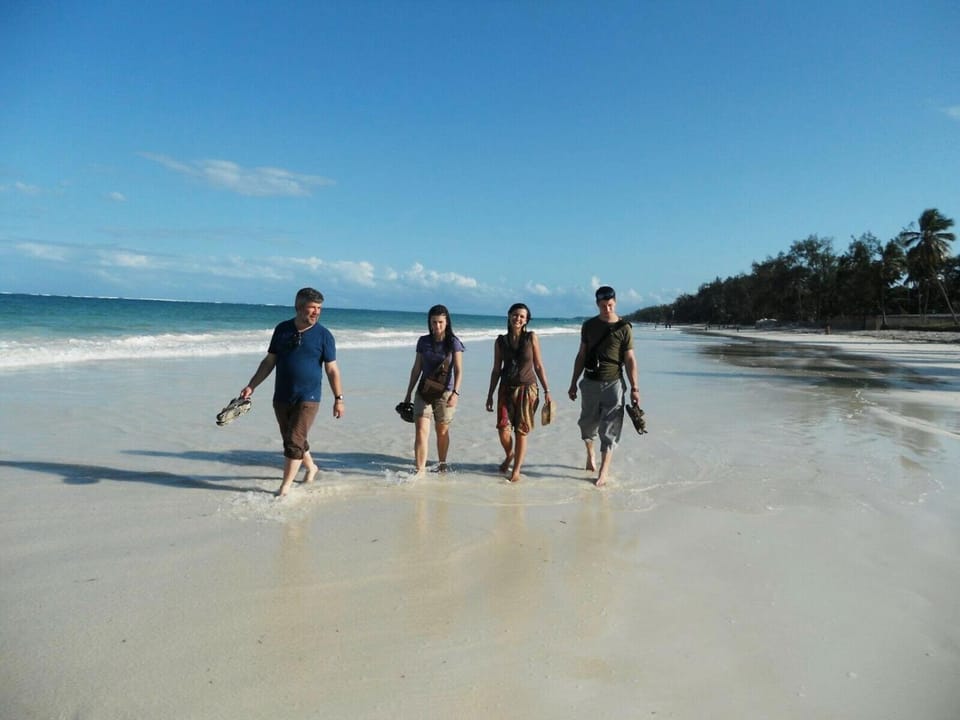 Day, People, Natural landscape, Beach, Sea view, group of guests