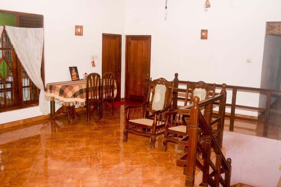 Day, Living room, On site