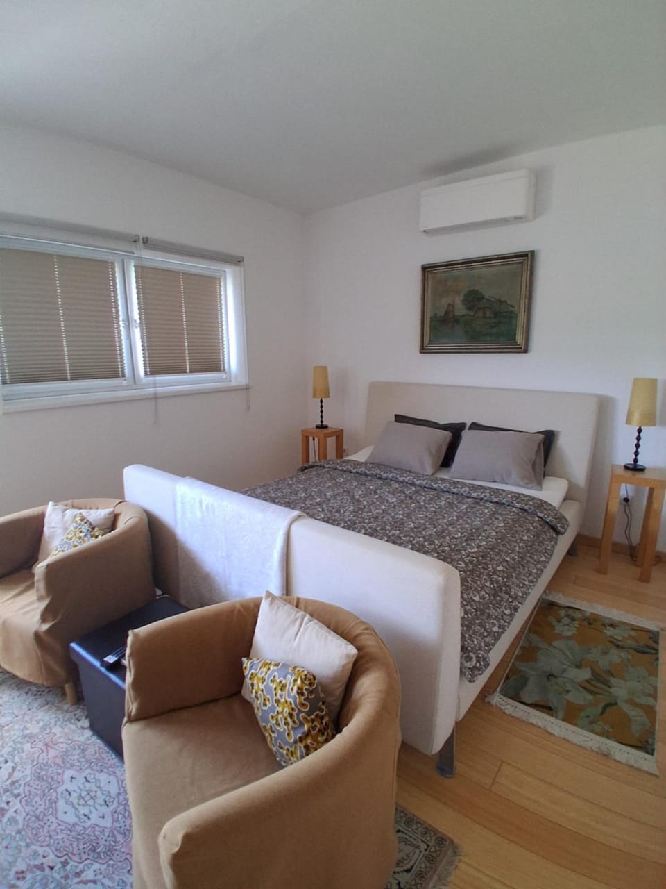 Photo of the whole room